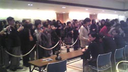 サイン会を撮る人.jpg