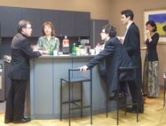 軽いカウンターでくつろぐ.jpg